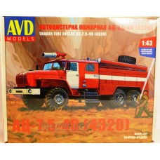 Сборная модель Пожарная цистерна АЦ-7,5-40 (на шасси 4320)